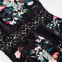 Robe Evasée à Encolure ras du cou Elégante en Dentelle avec Touche Florale.webp