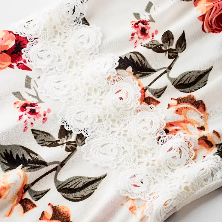 Robe Evasée à Encolure ras du cou Elégante en Dentelle avec Touche Florale.webp