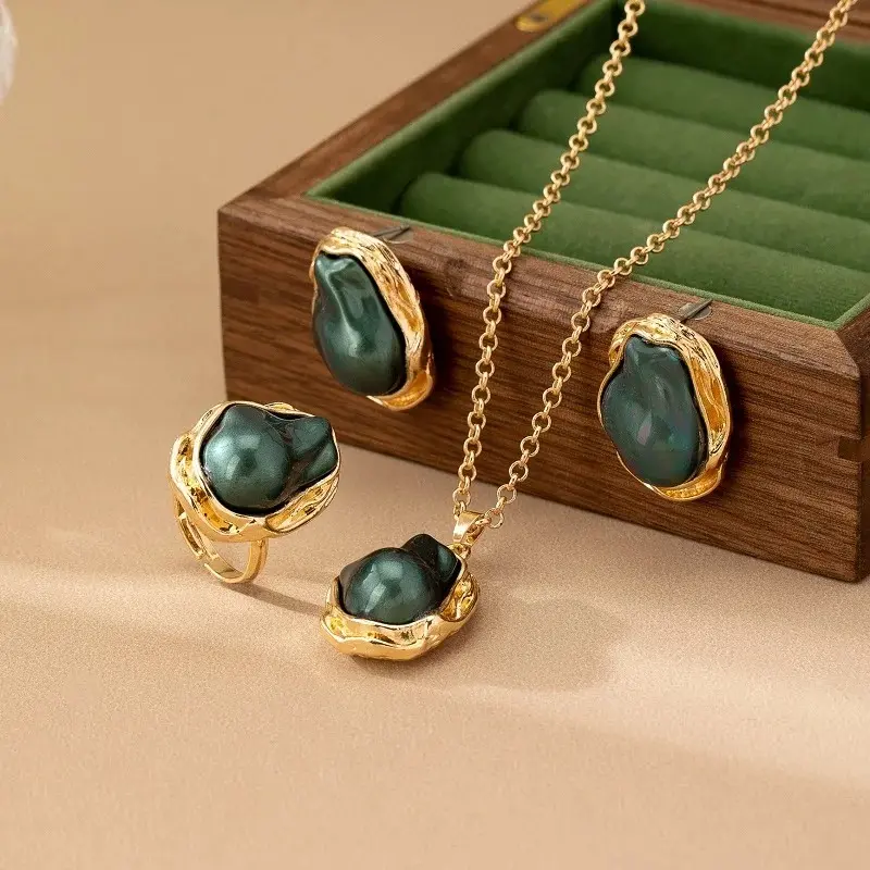 Collier de perles d'imitation vertes avec chaîne incrustée irrégulière3.webp