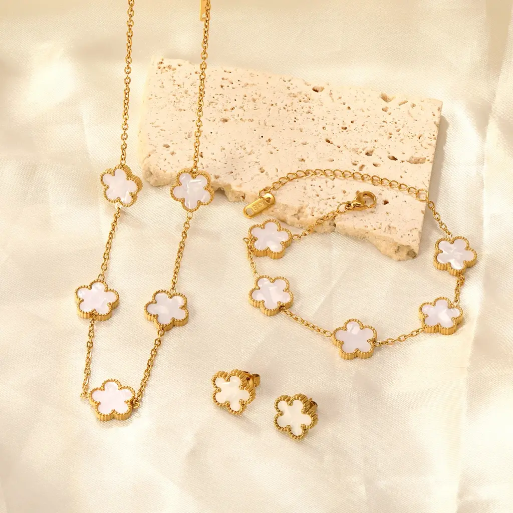 Collier Boucles d'Oreilles Ensemble Bijoux Femmes en Acier Inoxydable4.webp