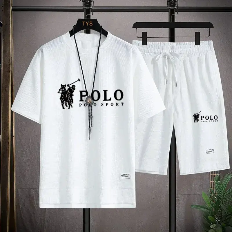 À l'été 2025, un ensemble deux pièces de T-shirts à manches courtes et shorts de sport pour hommes5.webp