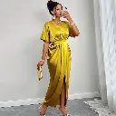 Robe longue élégante en satin pour femme2.webp