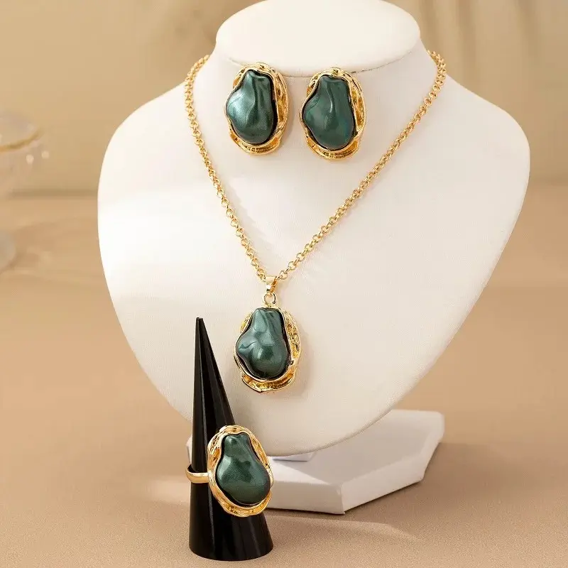 Collier de Perles d'Imitation Vertes – Élégance Intemporelle & Style Distinctif