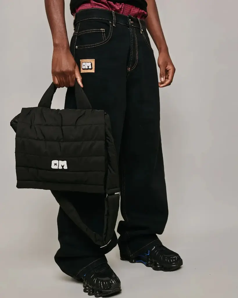 Jean Baggy Noir avec Lettres Brodées pour Homme