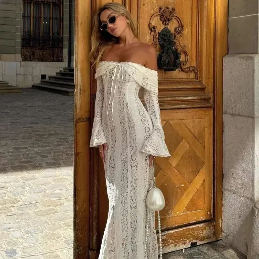 Robe Moulante Blanche, épaules Dénudées, Manches évasées
