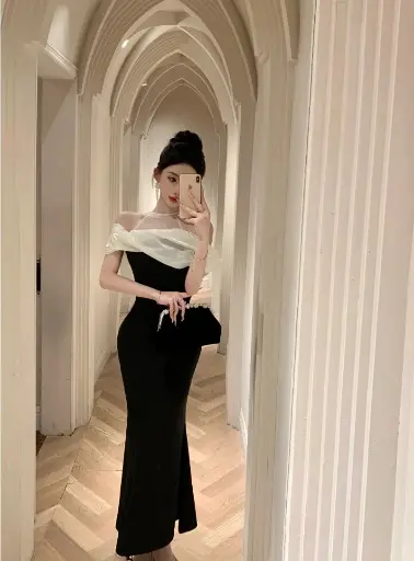 Robe Mi-longue Noire en Maille de Fibre pour Femmes